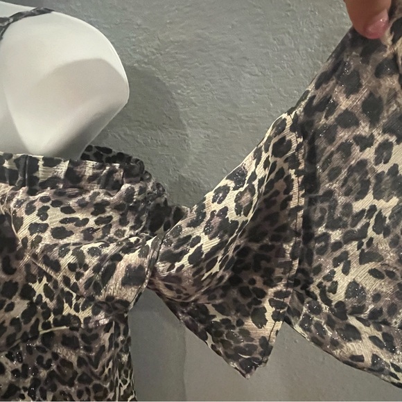 Leopard off shoulder top size small - Picture 5 of 7